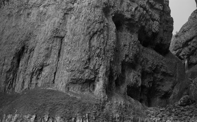 OD10. Gordale Scar, black cloth, 7/29/13, 12:28 PM,  8C, 11988x15984 (0+0), 150%, Josh Lehrer cu,  1/25 s, R87.7, G62.2, B70.9