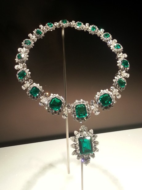 Necklace, 1962, with pendant/brooch, 1958 Platinum with emeralds and diamonds Necklace: 37 x 2.7 cm Pendant/brooch: 4.9 x 3.4 cm Formerly in the collection of Elizabeth Taylor Bulgari Heritage Collection, inv. 6676 N2169, 347870 P393